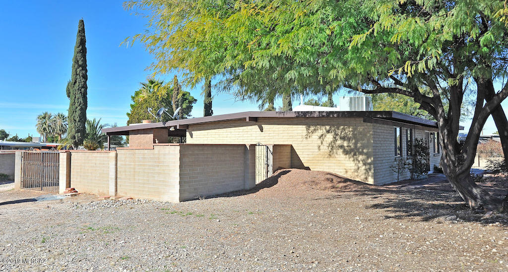8332 East Rolling Ridge Street Tucson, AZ 85710 - Photo 5 of 49