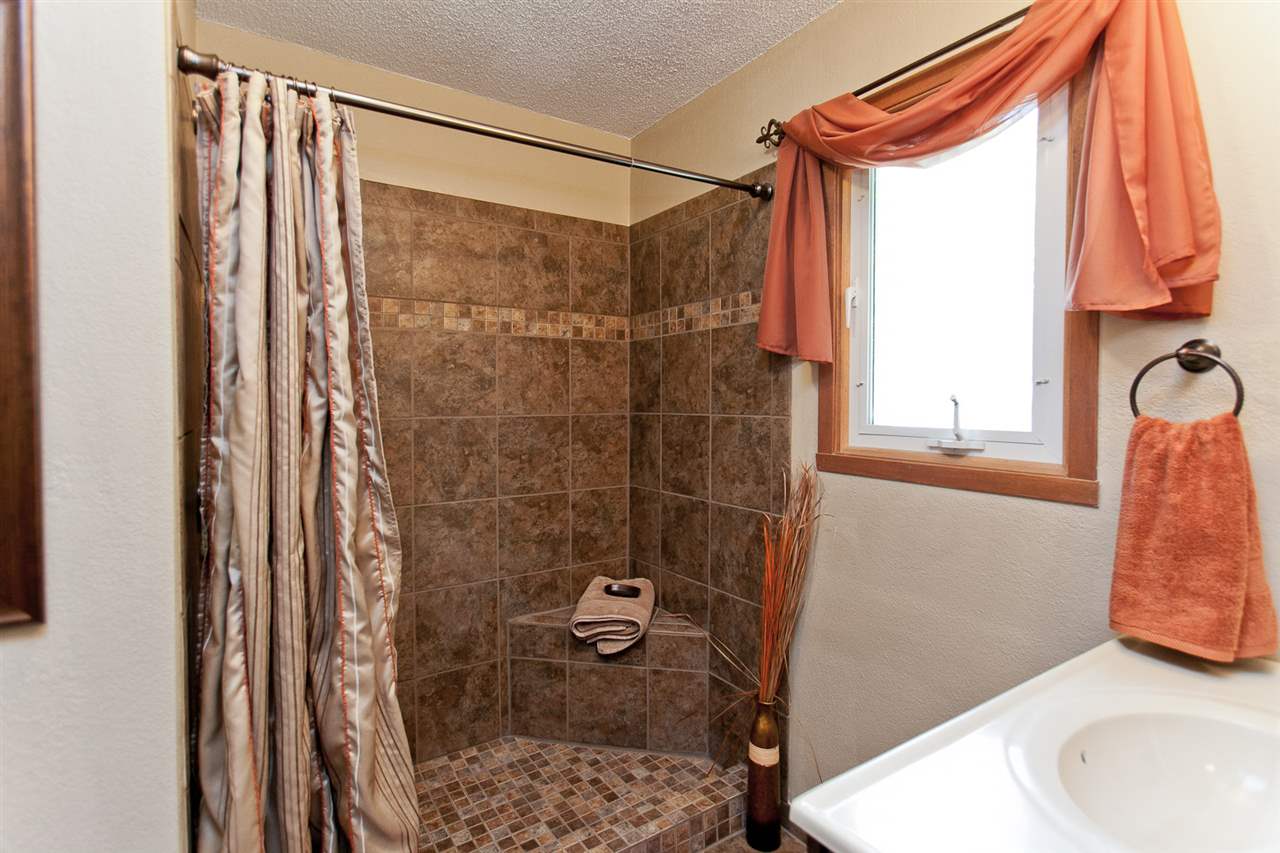 1860 Highland Road Ely, IA 52227 - Photo 14 of 24 Gallery Image 14