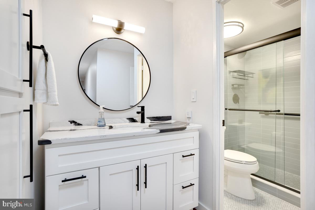 5901 Mt Eagle Drive, Unit 1604 Alexandria, VA 22303 - Photo 28 of 39 Primary/MBR Dressing Area and Full Bath