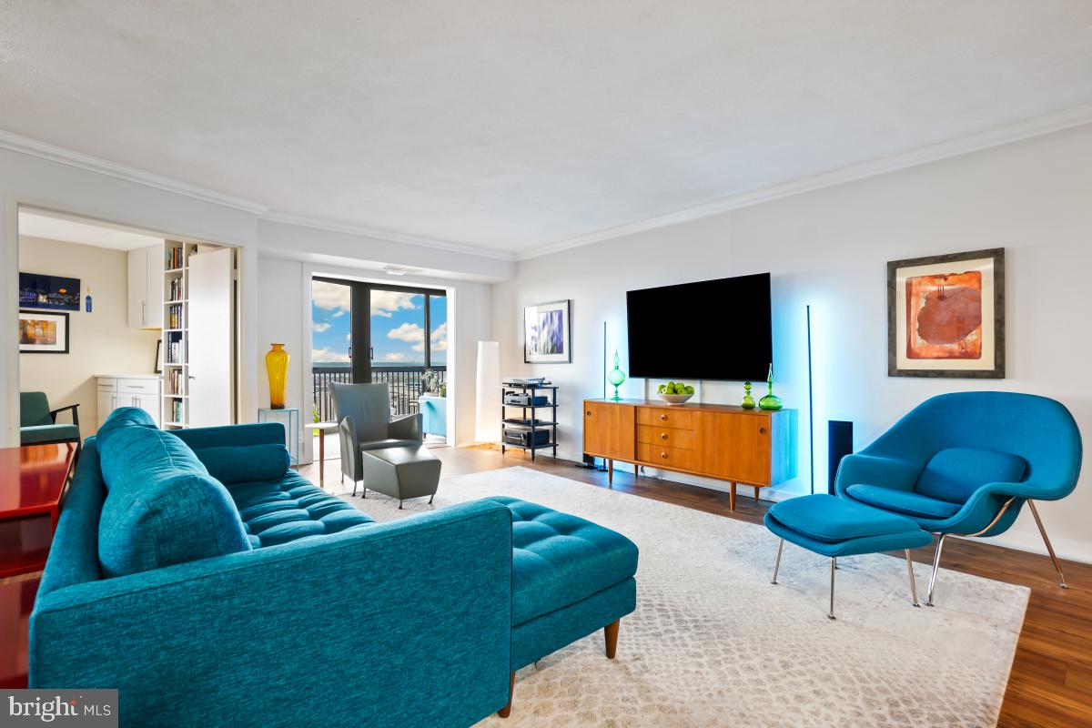 5901 Mt Eagle Drive, Unit 1604 Alexandria, VA 22303 - Photo 4 of 39 Living Room - View Towards Sun/Florida Room