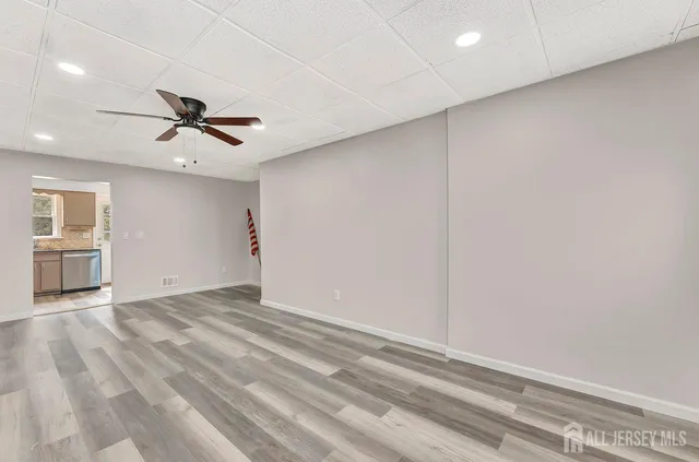 a view of empty room with ceiling fan