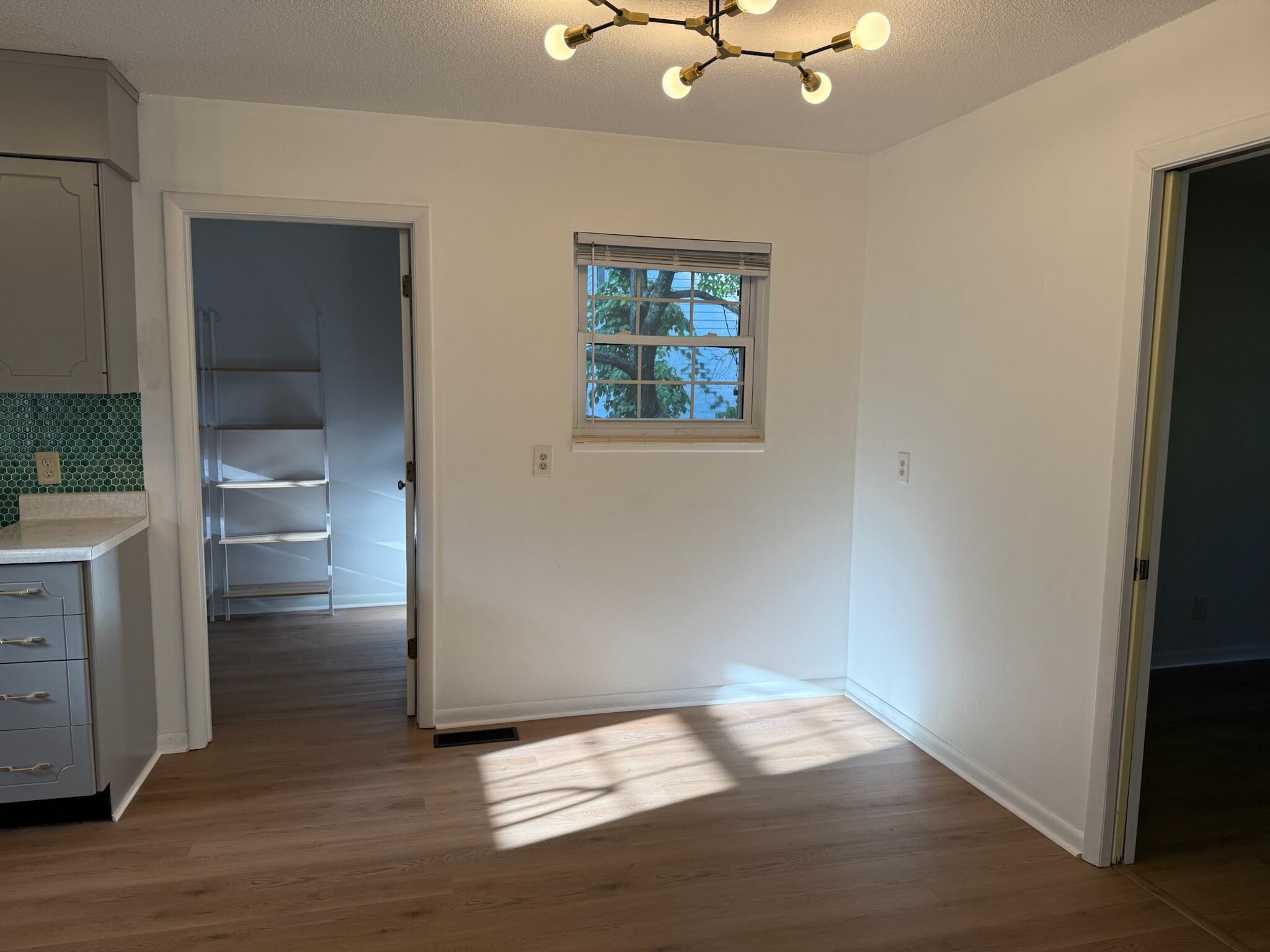 923 West Crest Road Chattanooga, TN 37404 - Photo 10 of 29 DD99A6A2-A9AD-4551-A2C6-76A99C3FBFBD