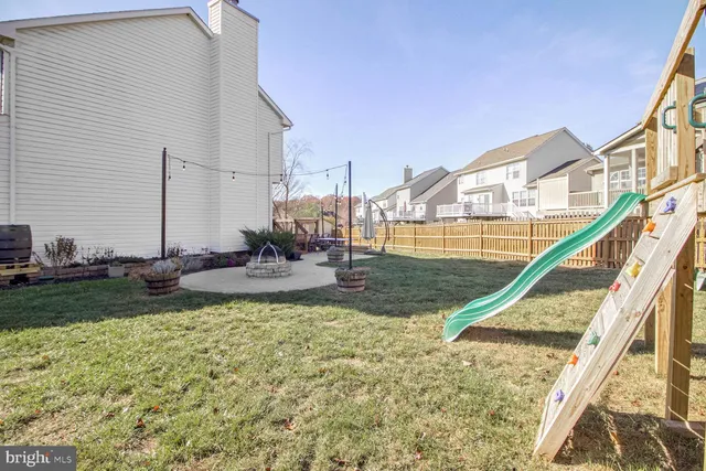 a view of a back yard of the house