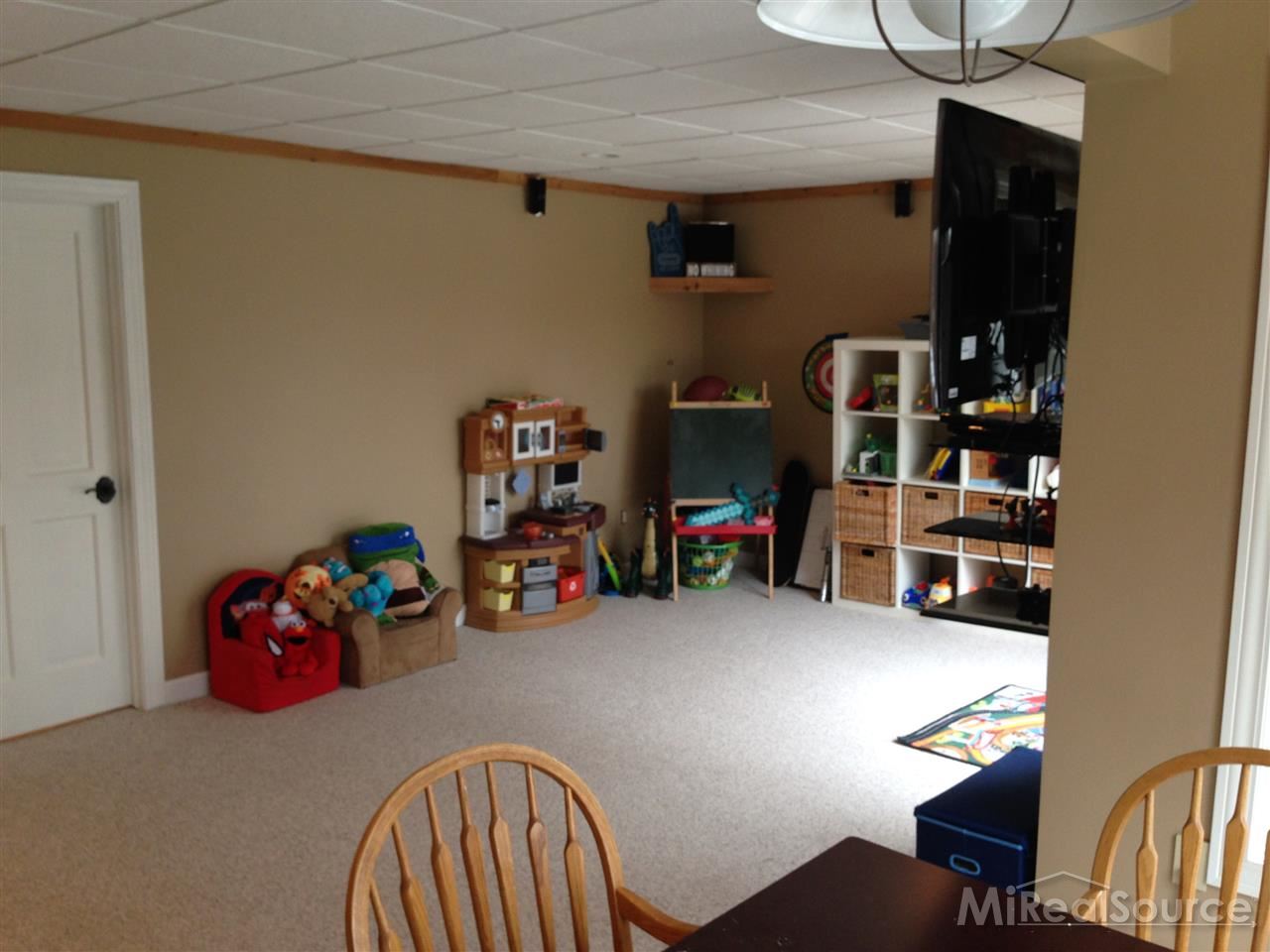 1739 Spring Creek Drive Rochester, MI 48306 - Photo 51 of 61 31233395-50.JPG