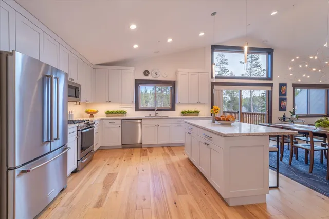 $1,995,000 | 11529 Zermatt Drive, Truckee, CA 96161