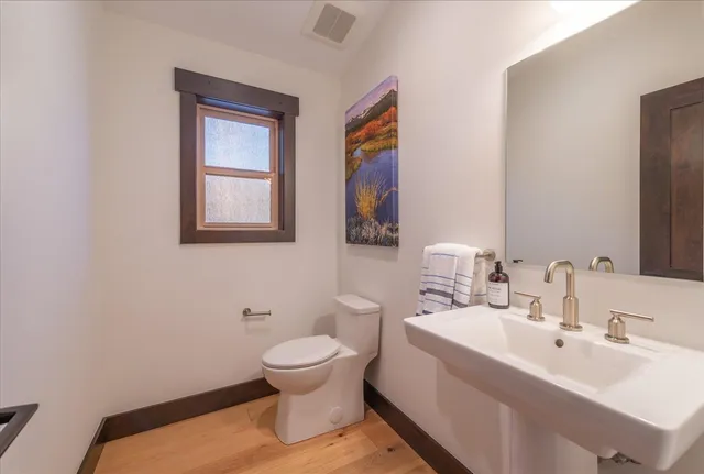 $1,995,000 | 11529 Zermatt Drive, Truckee, CA 96161