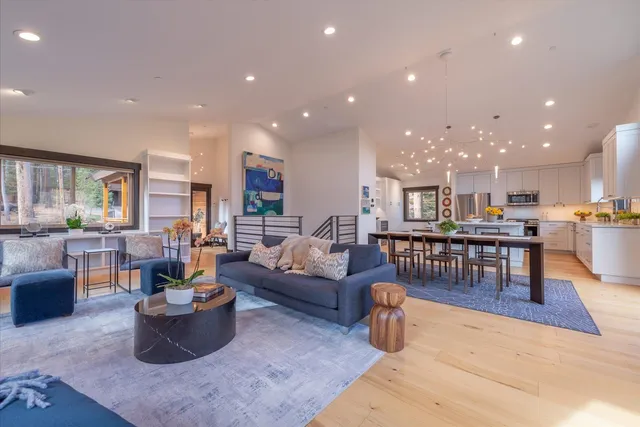 $1,995,000 | 11529 Zermatt Drive, Truckee, CA 96161