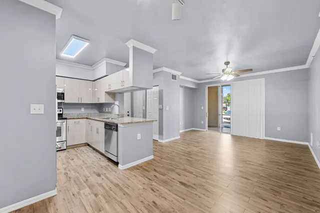 $2,100 | 6410 Emerald Dunes Drive, Unit 101, West Palm Beach, FL 33411