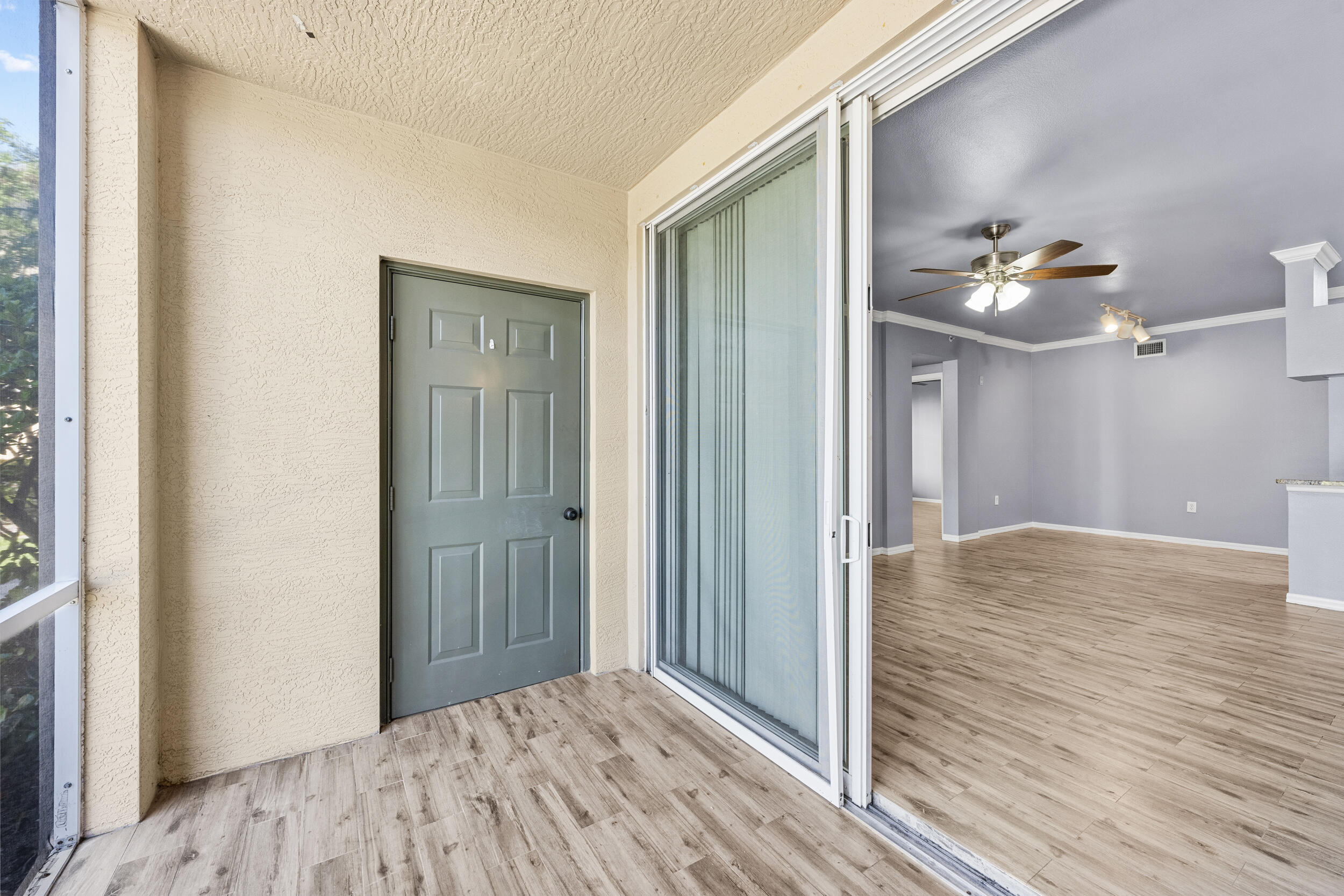 6410 Emerald Dunes Drive, Unit 101 West Palm Beach, FL 33411 - Photo 27 of 39 a view of a livingroom from a hallway