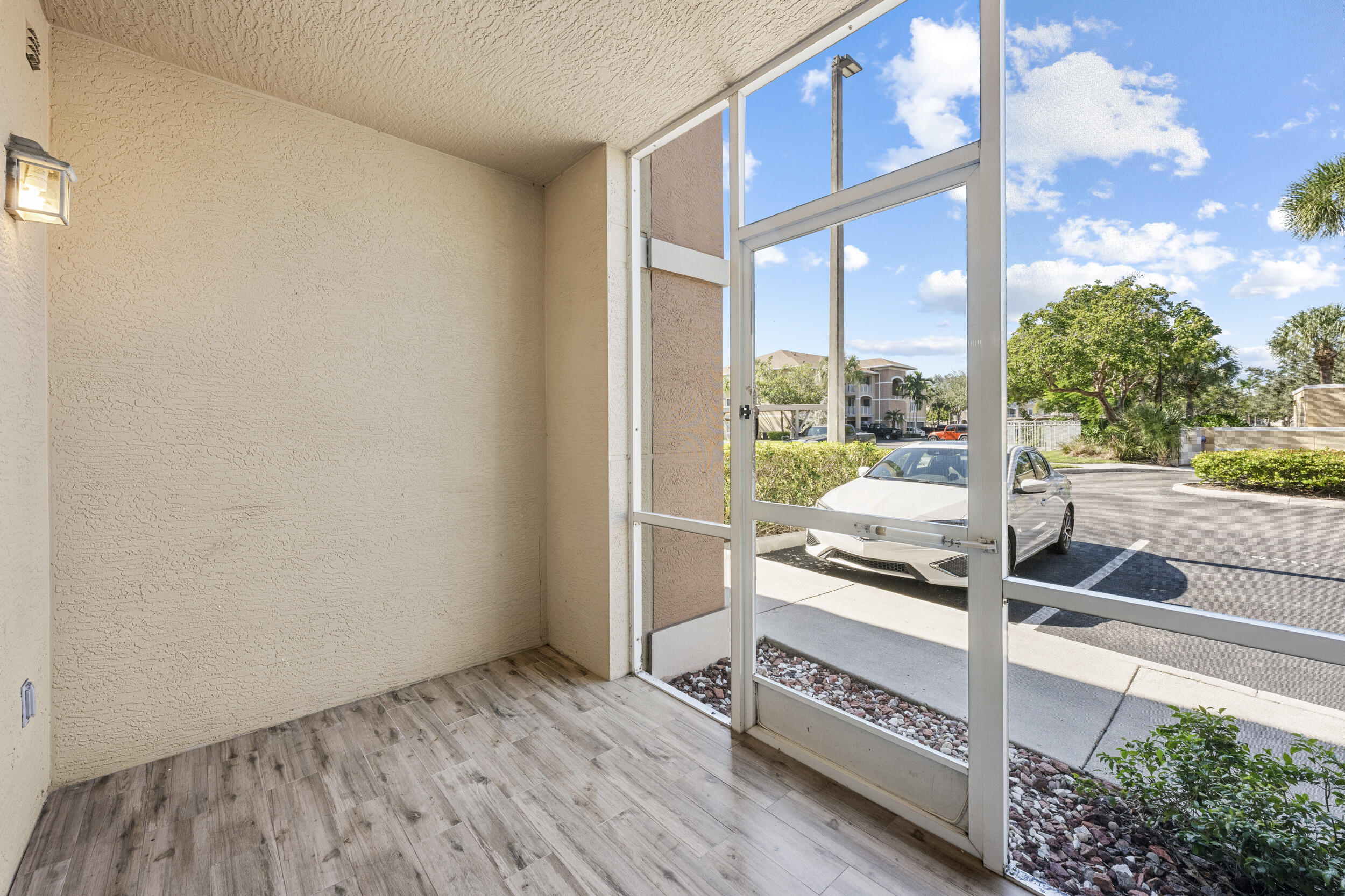 6410 Emerald Dunes Drive, Unit 101 West Palm Beach, FL 33411 - Photo 28 of 39