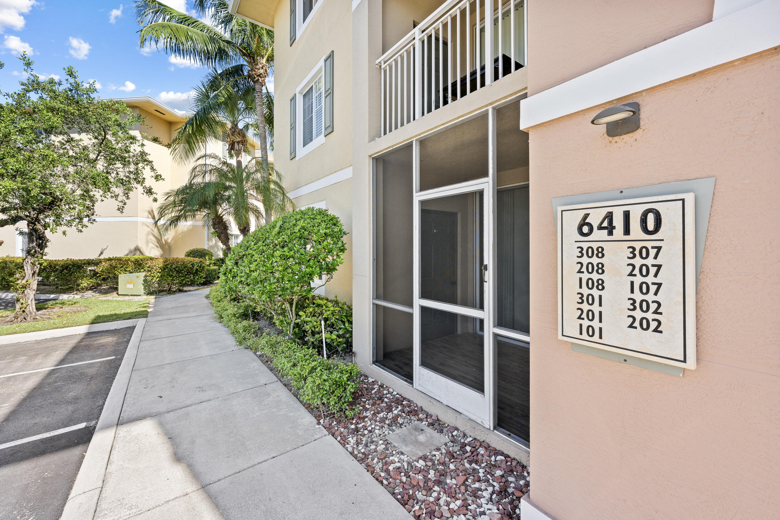 6410 Emerald Dunes Drive, Unit 101 West Palm Beach, FL 33411 - Photo 29 of 39 a view of a pathway of a building