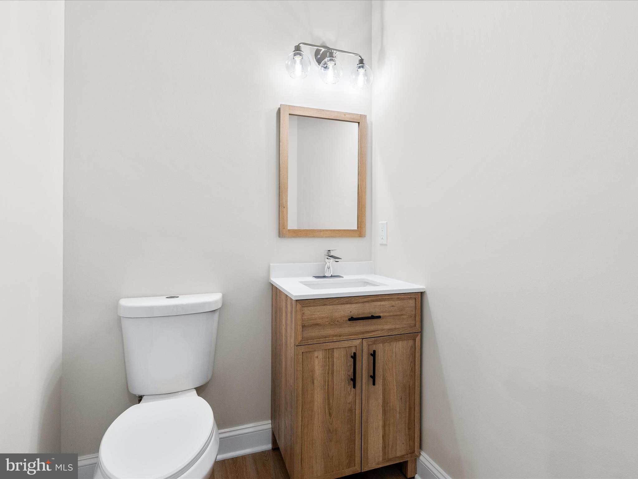 10408 Carlyn Ridge Road Damascus, MD 20872 - Photo 12 of 39 Main level half bath
