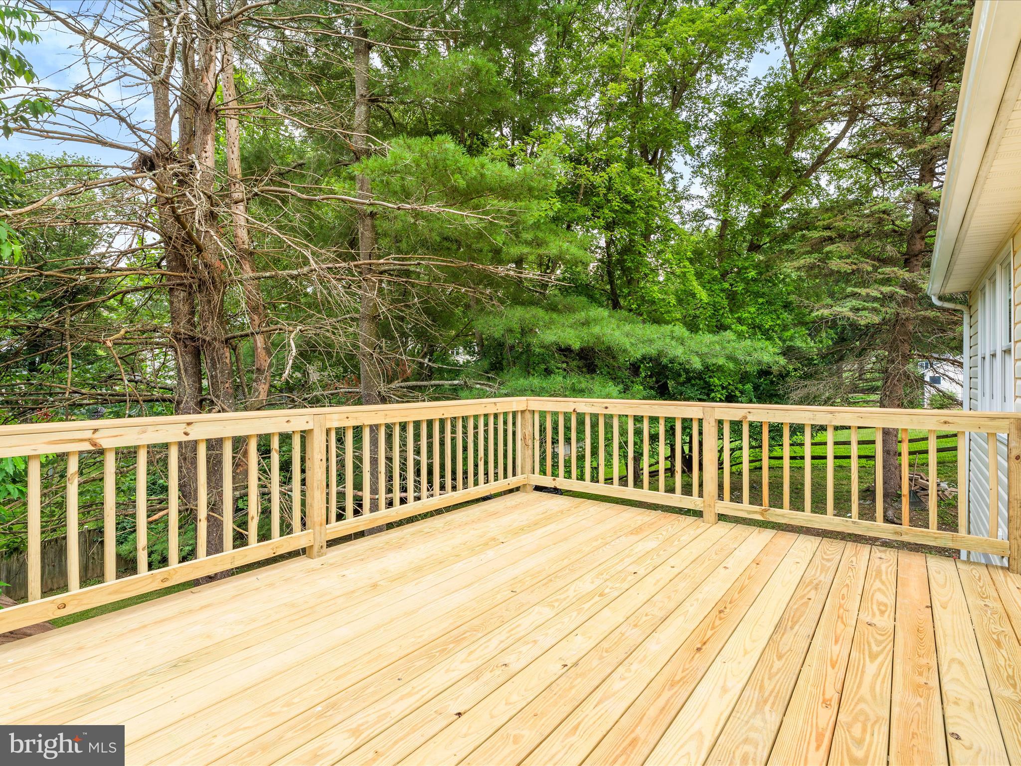 10408 Carlyn Ridge Road Damascus, MD 20872 - Photo 13 of 39 Deck off of kitchen and breakfast area