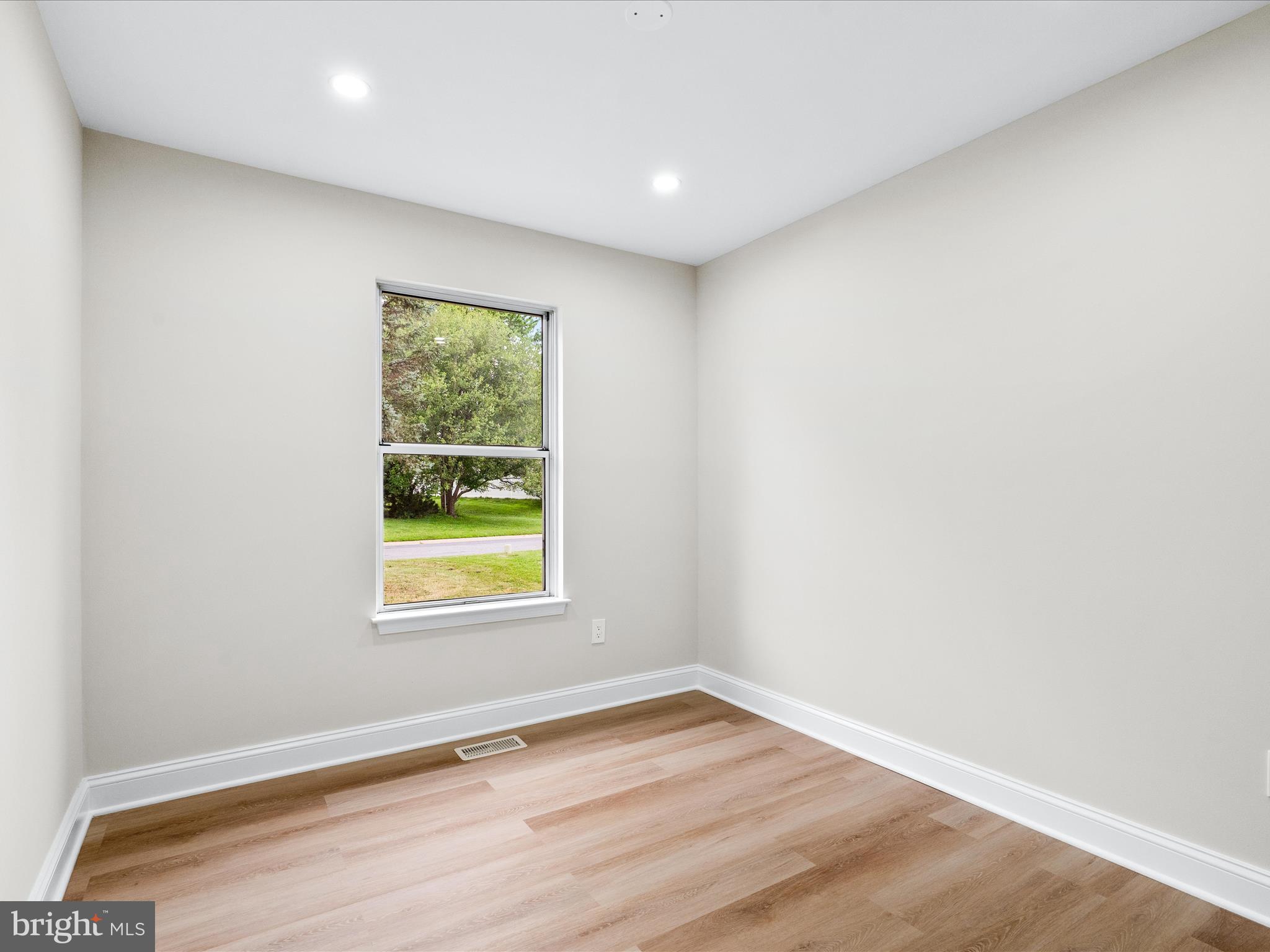 10408 Carlyn Ridge Road Damascus, MD 20872 - Photo 20 of 39 Bedroom 3