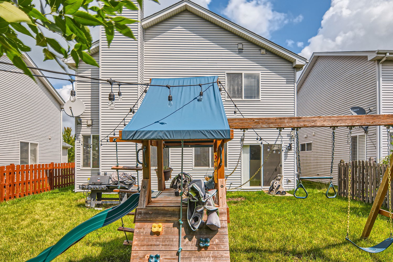 487 West Hamlin Lane Round Lake, IL 60073 - Photo 6 of 28 a view of a house with backyard