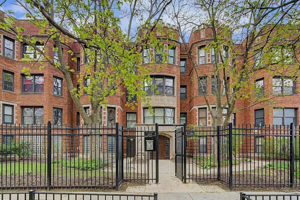 $699,999 | 1200 West Sherwin Avenue, Unit 2K, Chicago, IL 60626