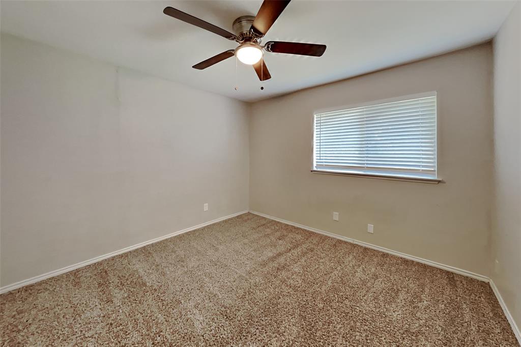 414 Oak Ridge Place Grand Prairie, TX 75052 - Photo 13 of 18