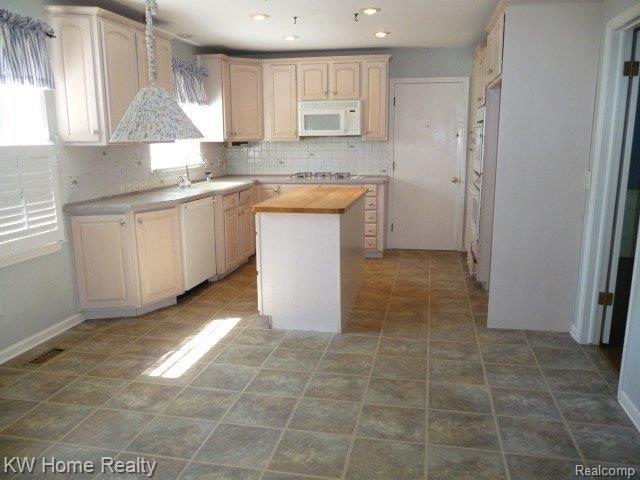 115 Hupp Cross Road Bloomfield Hills, MI 48301 - Photo 6 of 17 11 Kitchen
