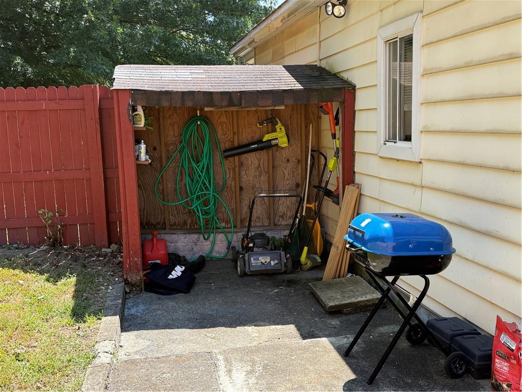 114 Greydon Avenue McKees Rocks, PA 15136 - Photo 11 of 12 a view of a back yard of the house
