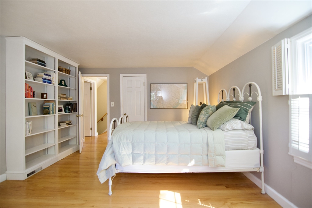 129 Chalmers Street Springfield, MA 01118 - Photo 25 of 42