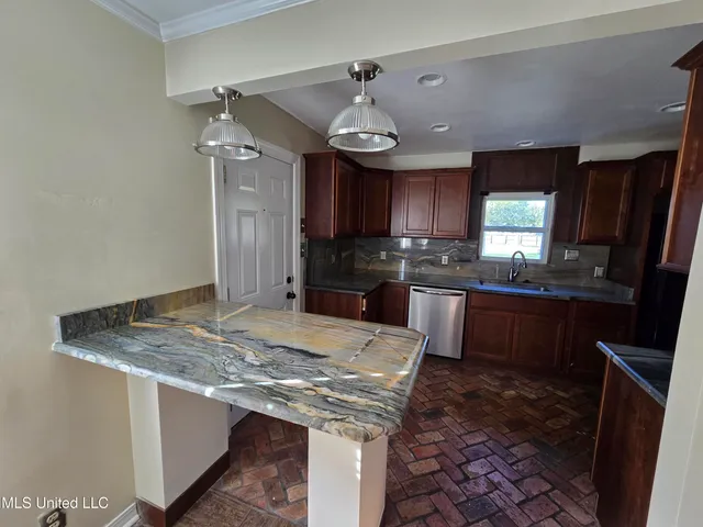 $1,400 | 38 37th Street, Gulfport, MS 39507