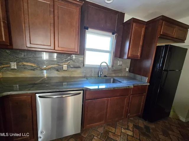 $1,400 | 38 37th Street, Gulfport, MS 39507