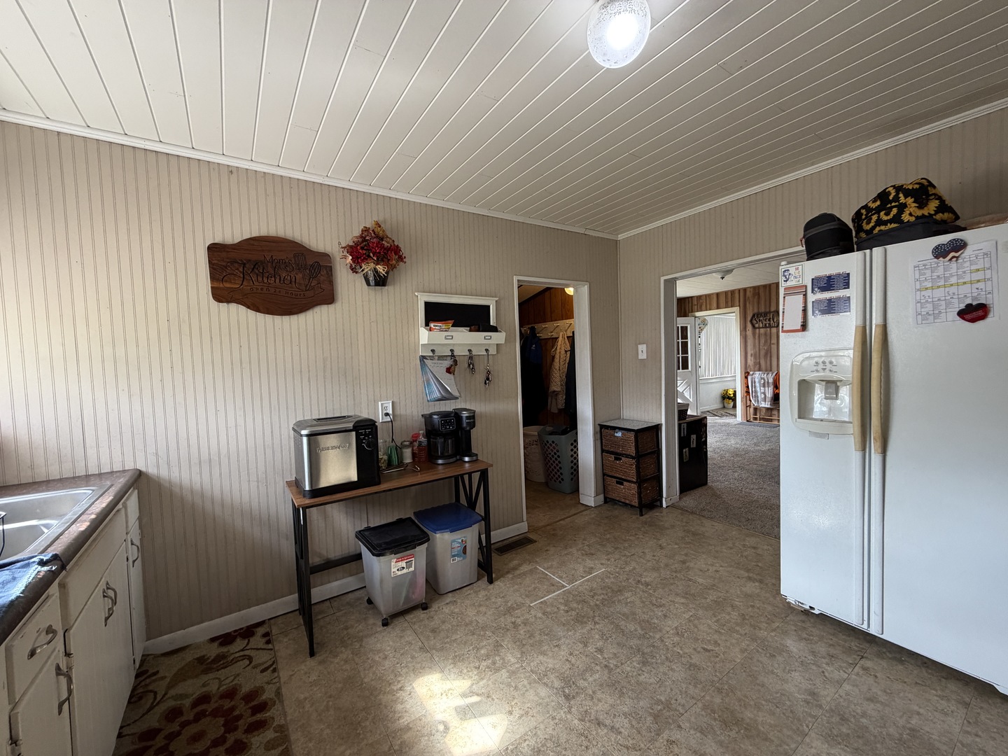 405 East Seminary Avenue Hoopeston, IL 60942 - Photo 15 of 38 a view of a livingroom with furniture and windows