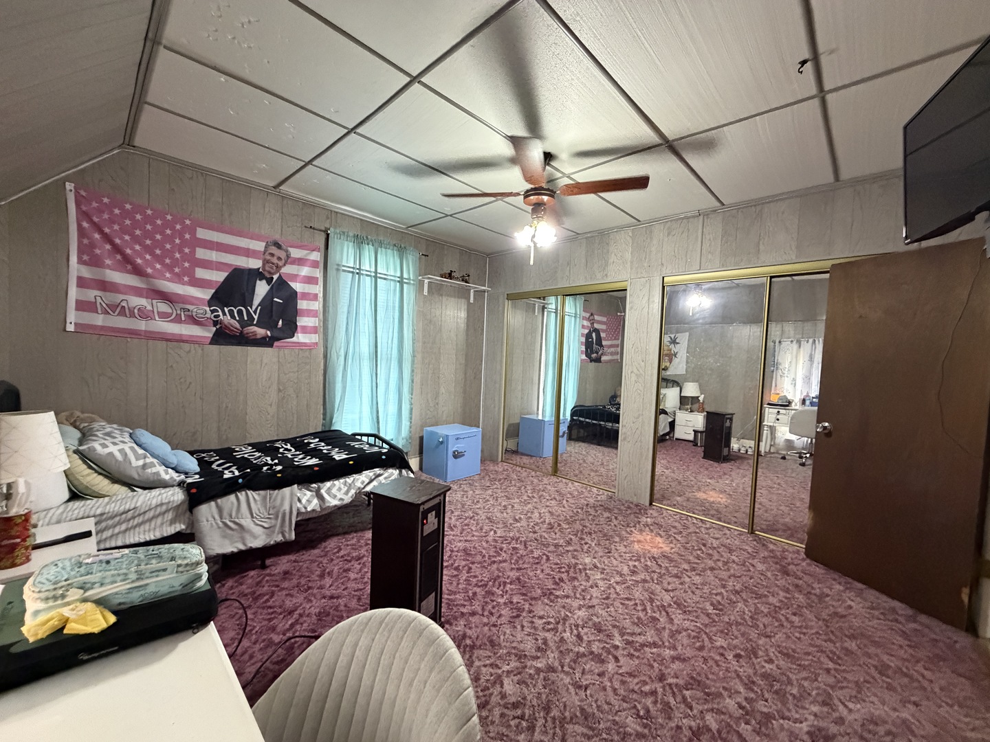 405 East Seminary Avenue Hoopeston, IL 60942 - Photo 25 of 38 a living room with furniture and wooden floor