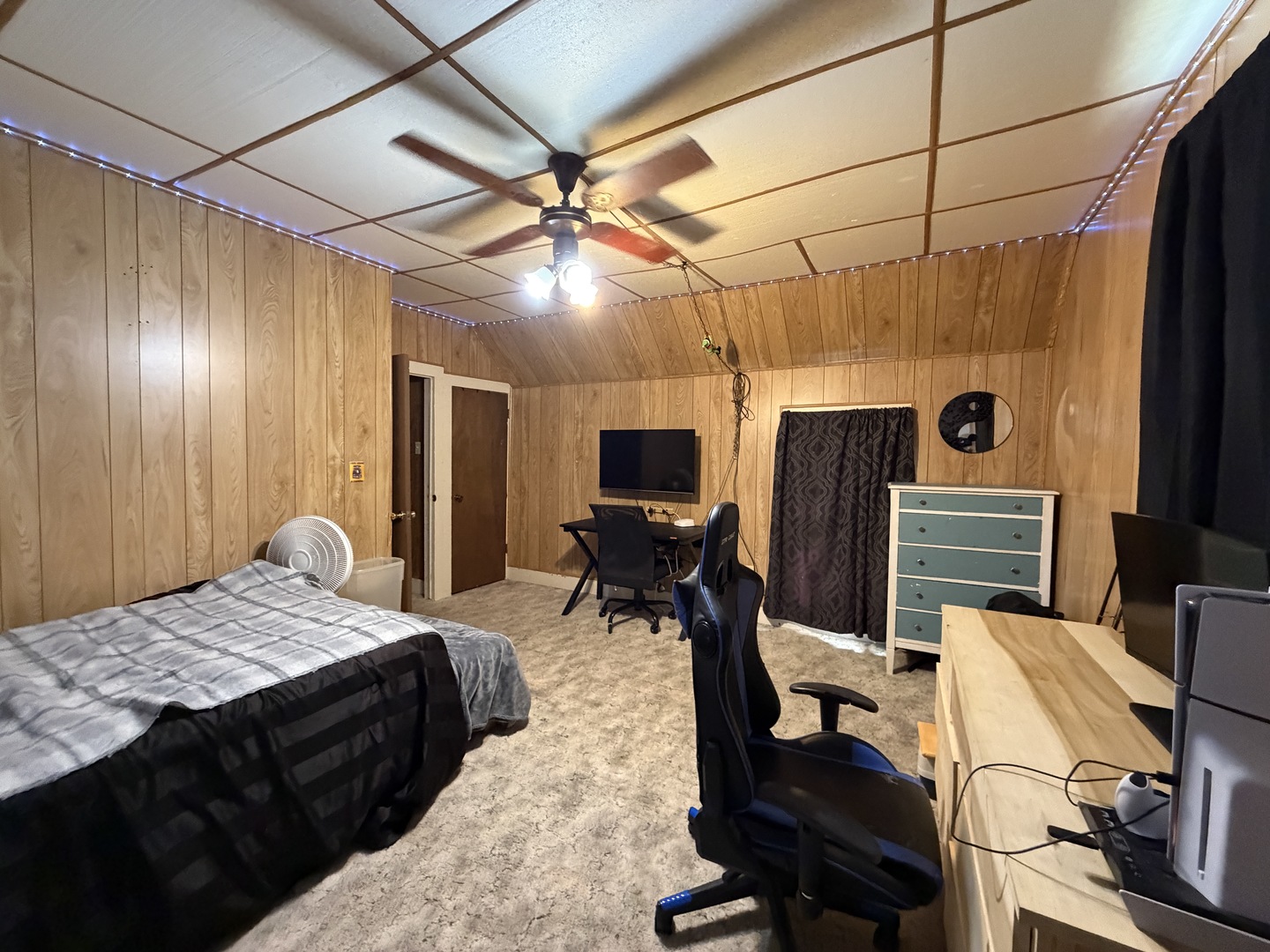 405 East Seminary Avenue Hoopeston, IL 60942 - Photo 27 of 38 a bedroom with a bed and a flat screen tv