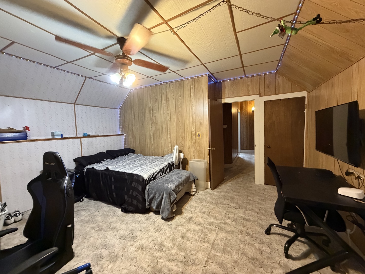 405 East Seminary Avenue Hoopeston, IL 60942 - Photo 28 of 38 a bedroom with a bed and a chair