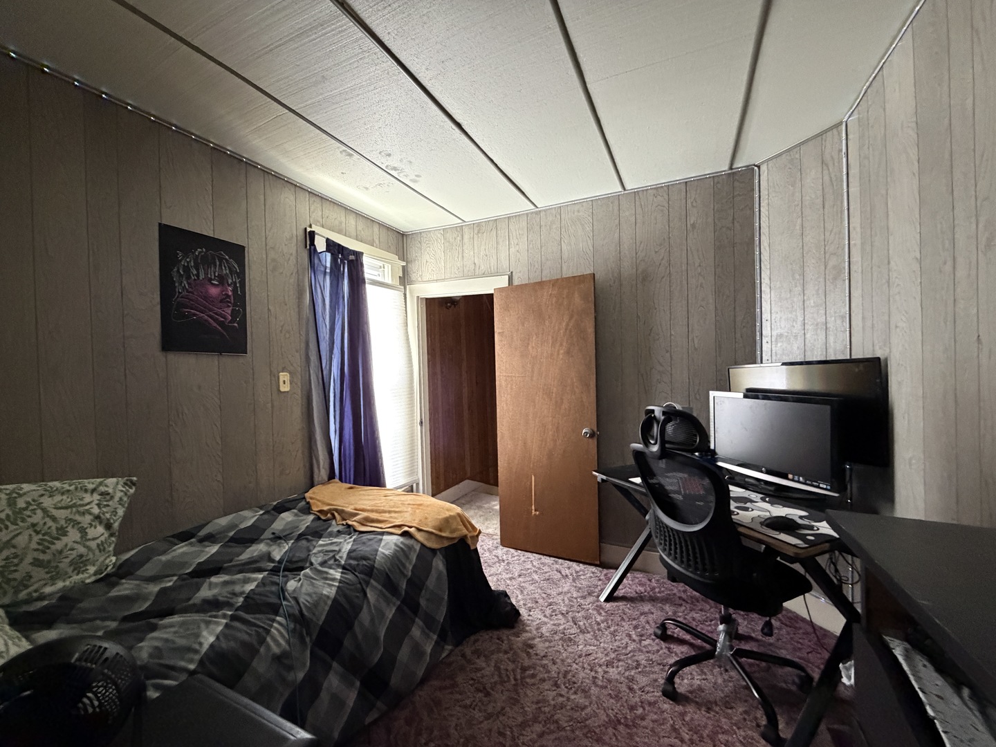 405 East Seminary Avenue Hoopeston, IL 60942 - Photo 30 of 38 a bedroom that has a bed and a chair