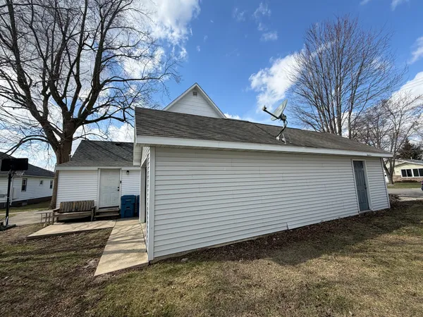 a view of a house with a yard and garage