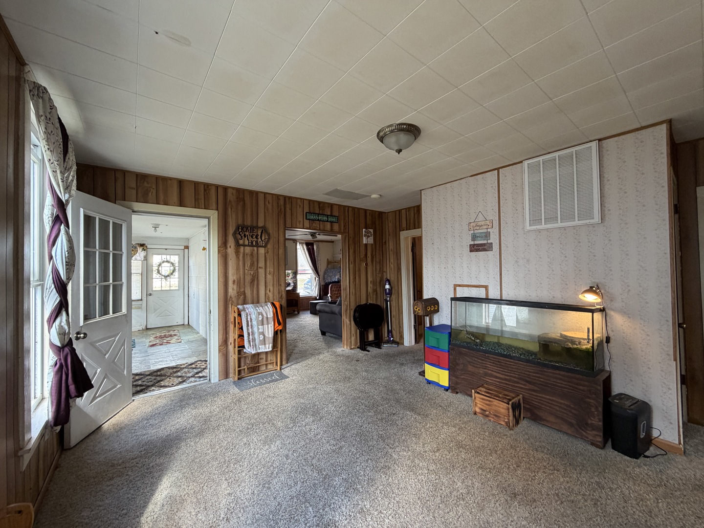 405 East Seminary Avenue Hoopeston, IL 60942 - Photo 10 of 38 a living room with furniture and a flat screen tv