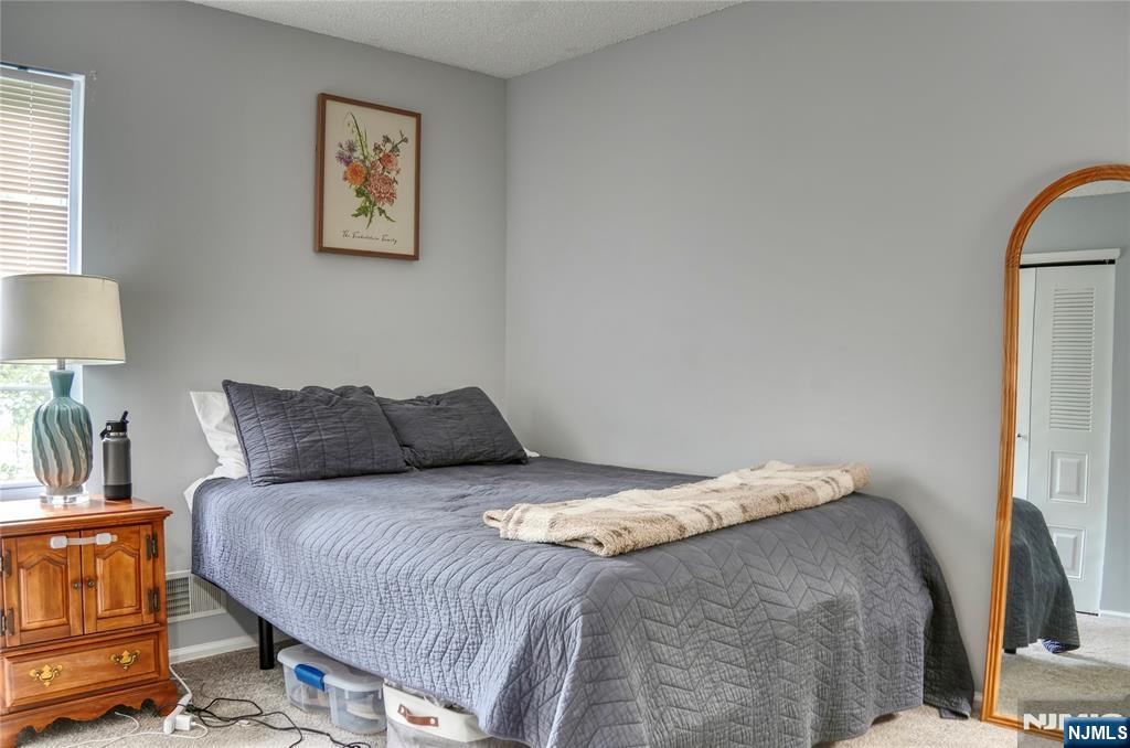 388 Poets Way Mahwah, NJ 07430 - Photo 21 of 30