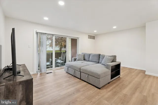 $2,100 | 207 Stockton Court, North Wales, PA 19454