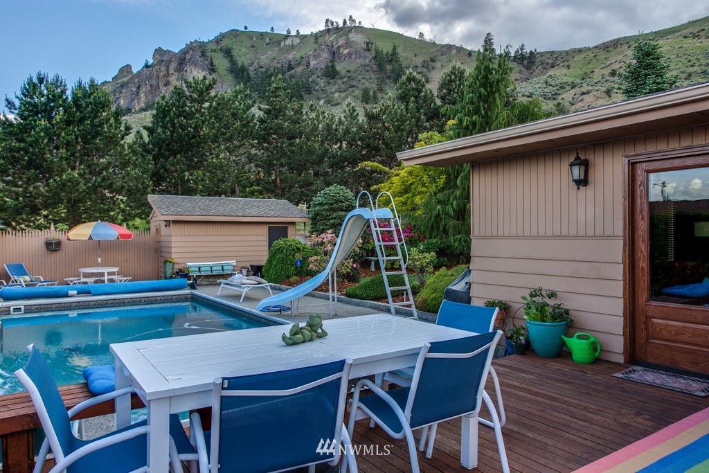 1409 Red Apple Road Wenatchee, WA 98801 - Photo 2 of 15 Gallery Image 2