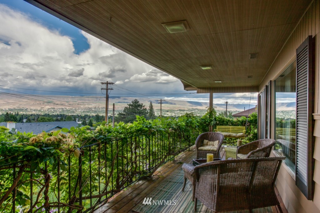 1409 Red Apple Road Wenatchee, WA 98801 - Photo 3 of 15 Gallery Image 3