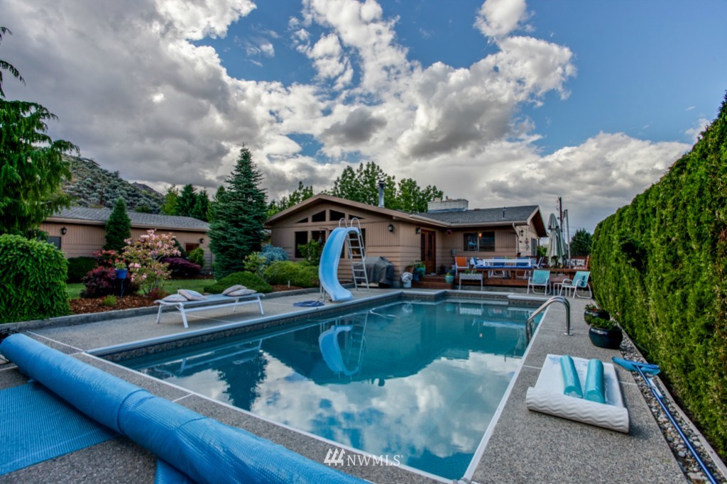 1409 Red Apple Road Wenatchee, WA 98801 - Photo 4 of 15 Gallery Image 4