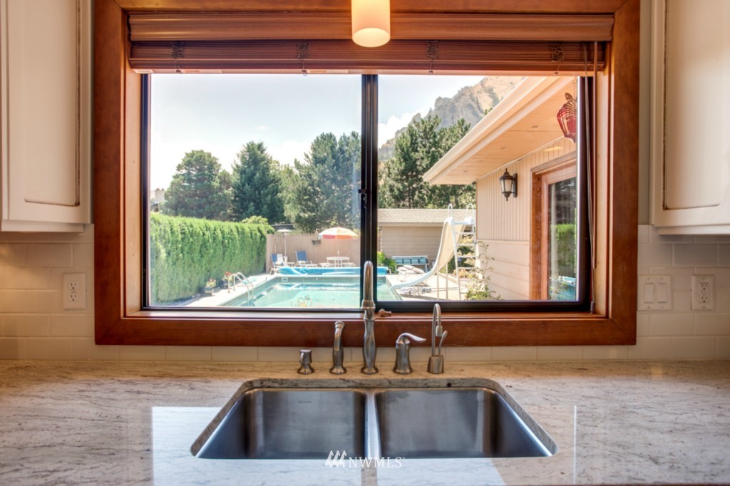 1409 Red Apple Road Wenatchee, WA 98801 - Photo 6 of 15 Gallery Image 6