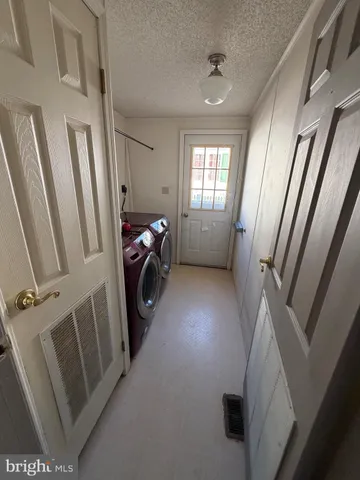 a view of an entryway with a livingroom