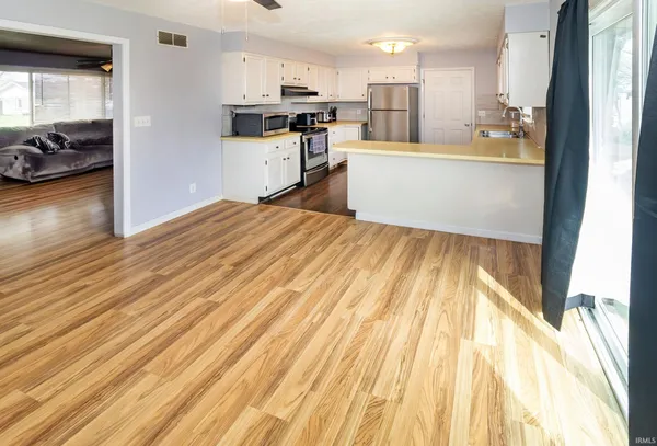 $204,900 | 408 Kennedy Drive, Mount Vernon, IN 47620