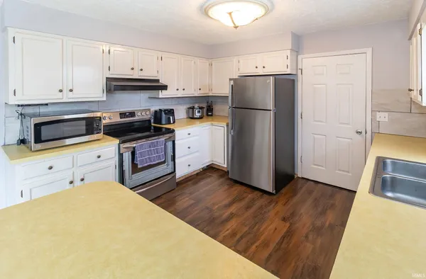 $204,900 | 408 Kennedy Drive, Mount Vernon, IN 47620