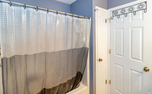 $204,900 | 408 Kennedy Drive, Mount Vernon, IN 47620