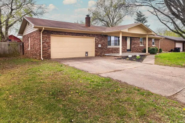 $204,900 | 408 Kennedy Drive, Mount Vernon, IN 47620