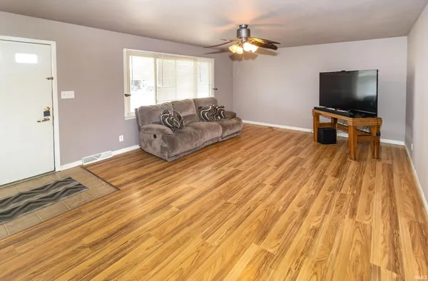 $204,900 | 408 Kennedy Drive, Mount Vernon, IN 47620