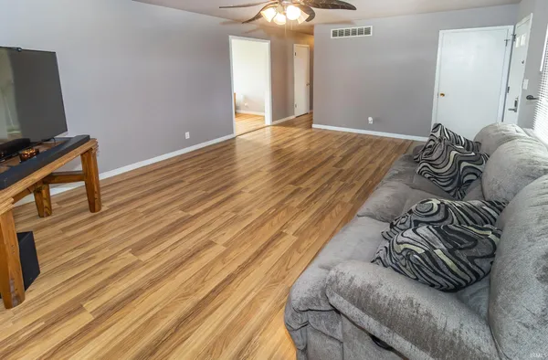 $204,900 | 408 Kennedy Drive, Mount Vernon, IN 47620