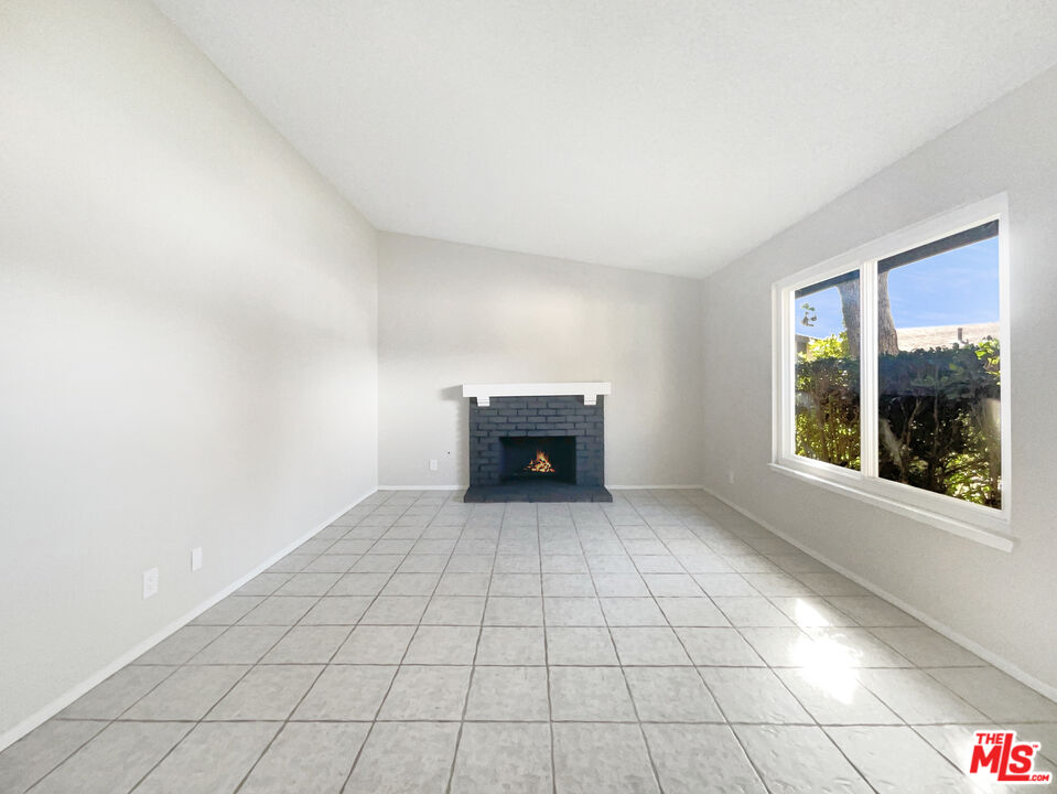 14490 East Rutger Circle Moorpark, CA 93021 - Photo 8 of 20 Gallery Image 8