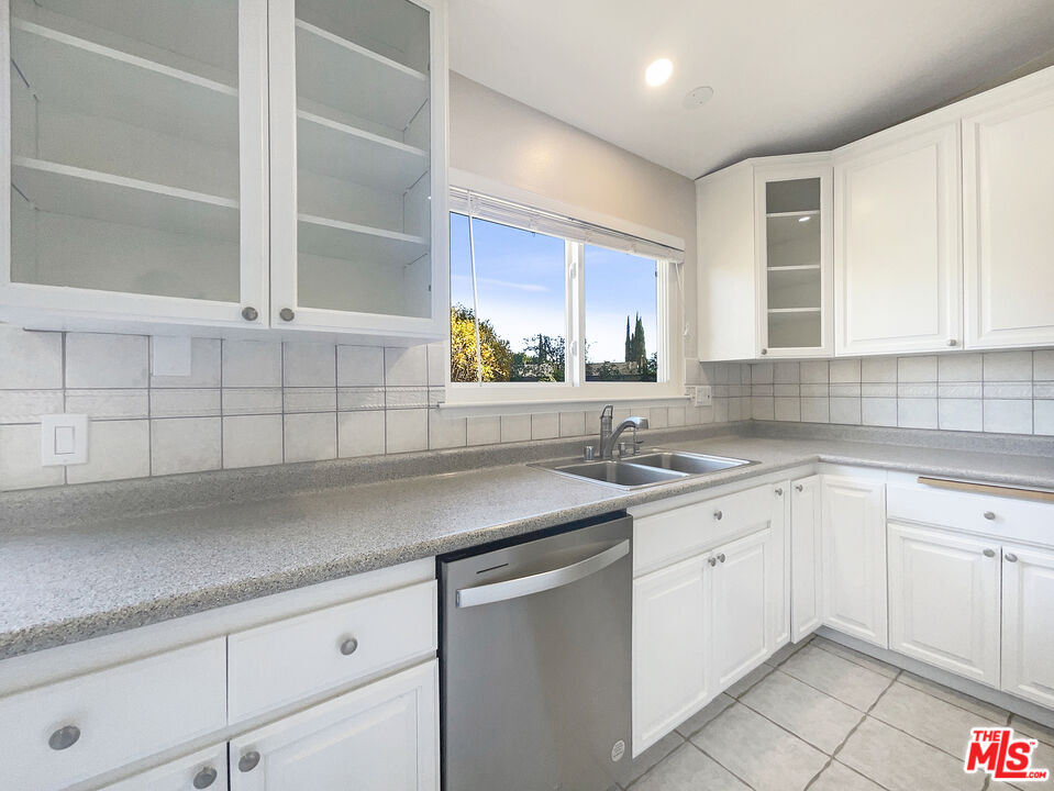 14490 East Rutger Circle Moorpark, CA 93021 - Photo 10 of 20 Gallery Image 10