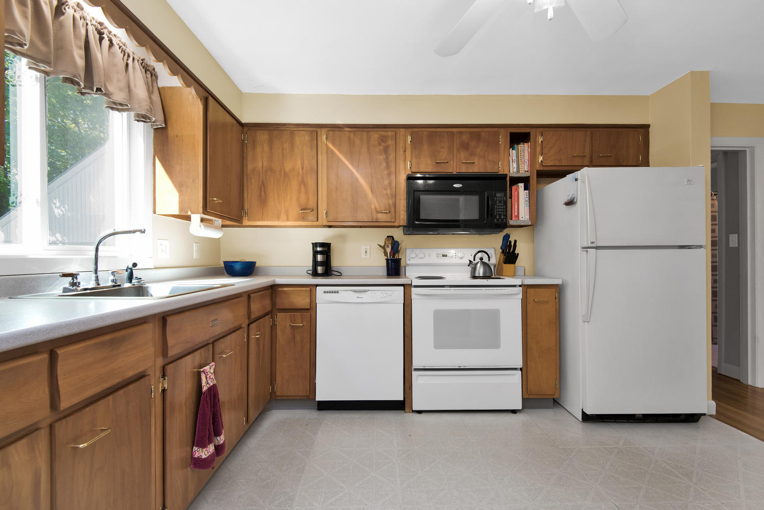 52 Summit Park Avenue Portland, ME 04103 - Photo 14 of 43 Kitchen