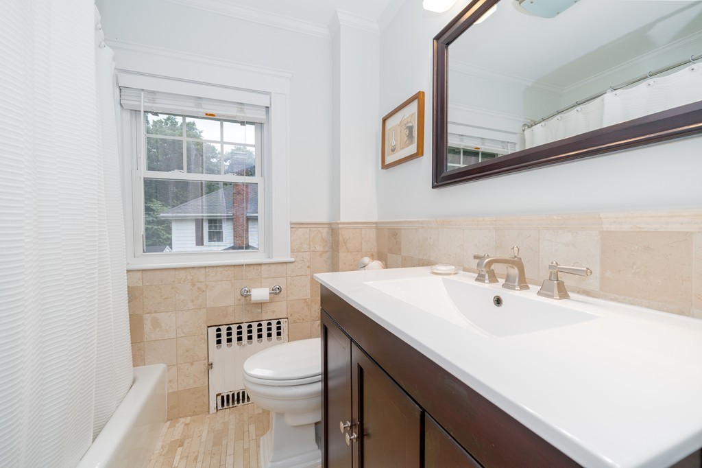 159 Warwick Road Melrose, MA 02176 - Photo 19 of 30 Gallery Image 19